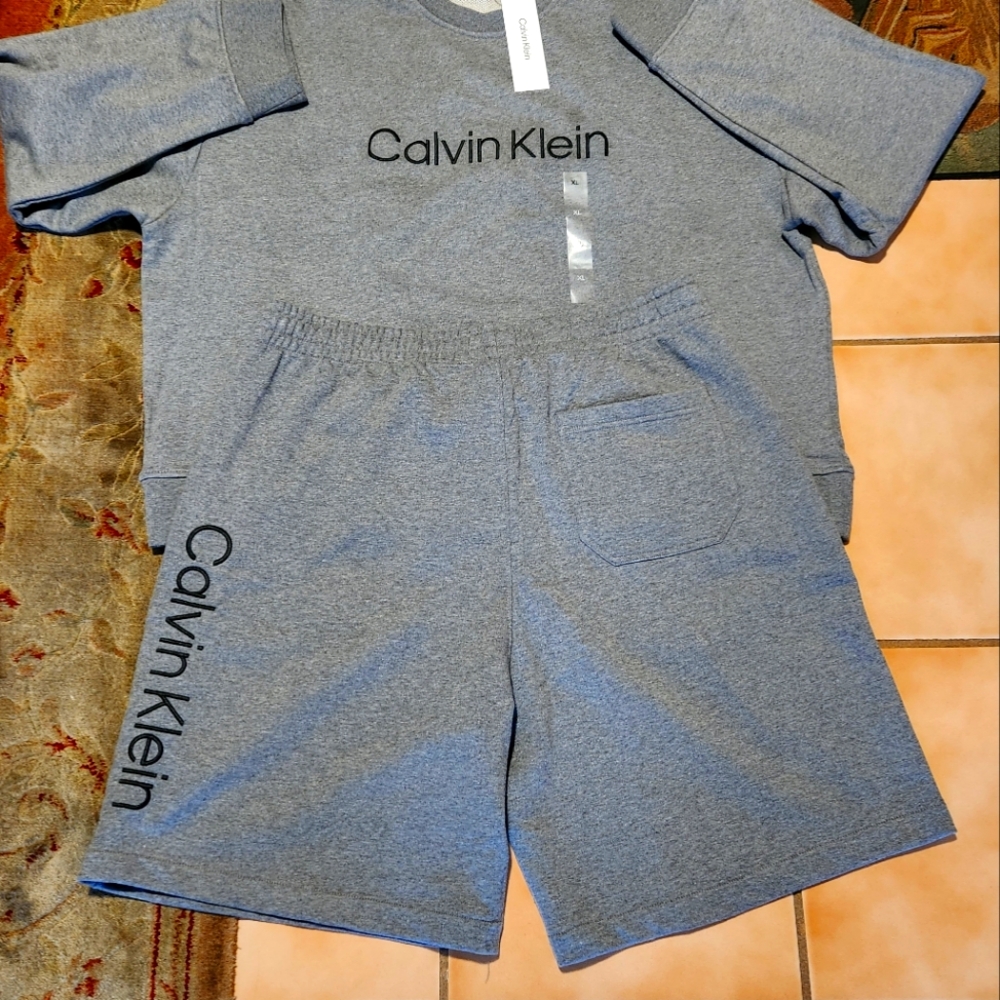 BWT Calvin Klein Sweatshirt and Fleece Gray and Black Shorts Outfit Sz XL